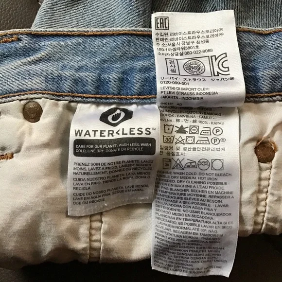 Levi distressed high-waisted jean shorts - Picture 7 of 9